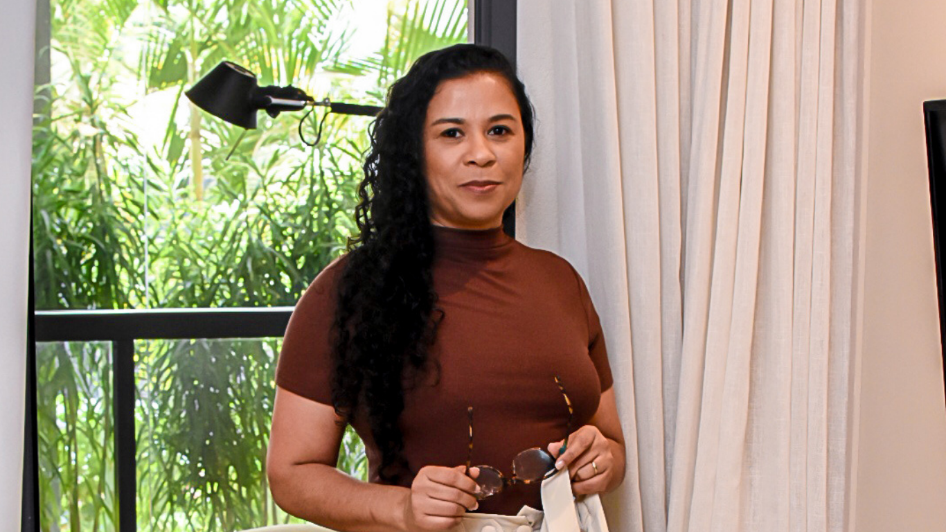 Adriana Balbino, corretora de imóveis